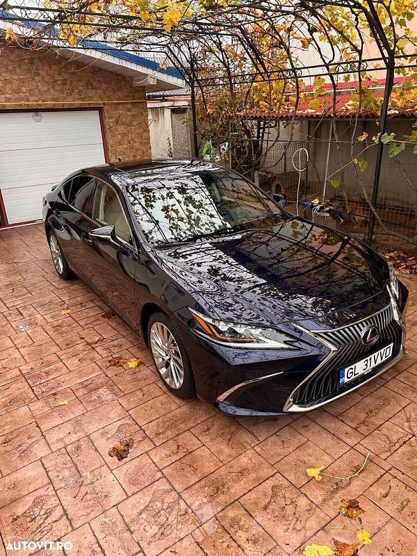 Culoarealbastru Utilizat 2021 Lexus ES300H Luxury Line Berlinǎ | 39.800 EUR (Preț OK) - Imagine 1/4