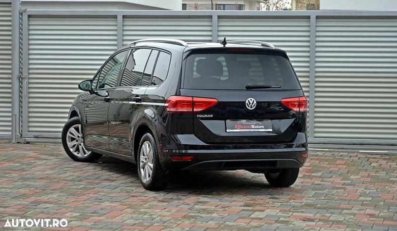 Second-hand VW Touran Comfortline 115 CP (84 kW) 2021 Culoarenegru Monovolum