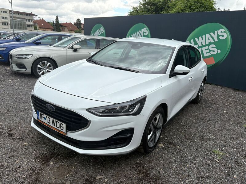 Alb Utilizat 2022 Ford Focus Hatchback | 13.450 EUR (Scump) - Imagine 1/4