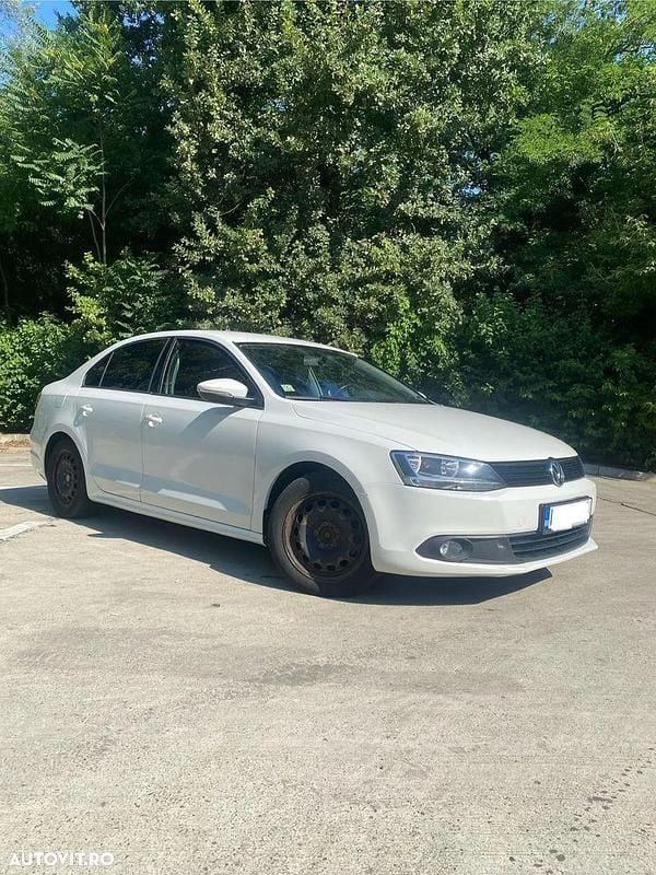 Culoarealb Utilizat 2012 VW Jetta Trendline Berlinǎ | 6.290 EUR (Preț OK) - Imagine 1/4