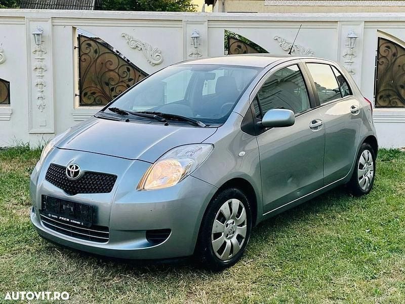 Gri Utilizat 2006 Toyota Yaris Hatchback | 2.300 EUR (Preț OK) - Imagine 1/4
