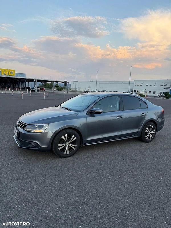 Culoaregri Utilizat 2012 VW Jetta Comfortline Berlinǎ | 6.290 EUR (Preț OK) - Imagine 1/4