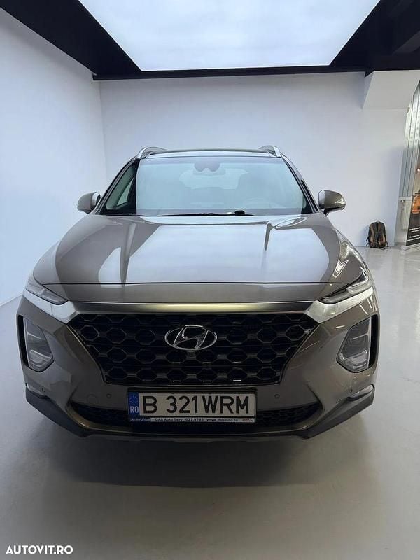 Second-hand Hyundai Santa Fe 200 CP (147 kW) 2019 Culoaremaro SUV
