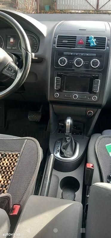 Second-hand VW Touran Highline 140 CP (102 kW) 2015 Culoaregri Monovolum