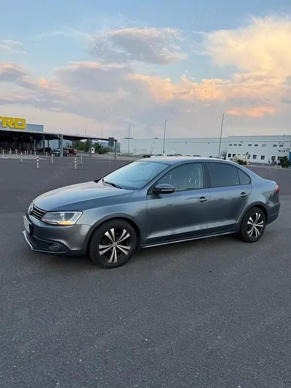 Utilizat 2013 VW Jetta Berlinǎ | 6.290 EUR (Preț OK) - Imagine 1/4