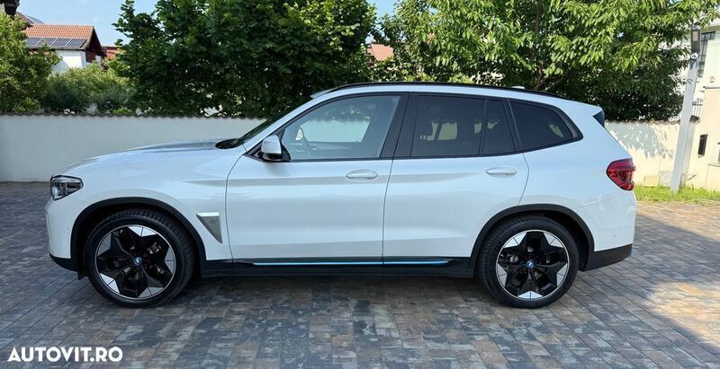 Alb Utilizat 2021 BMW iX3 SUV | 34.500 EUR (Preț OK) - Imagine 1/4