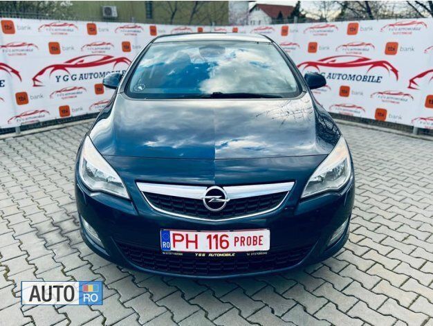 Albastru Utilizat 2012 Opel Astra Hatchback | 5.190 EUR (Preț OK) - Imagine 1/4
