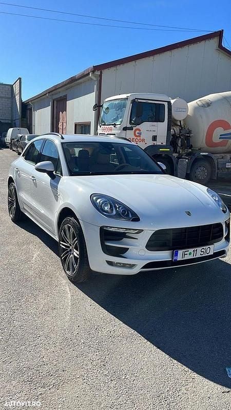 Second-hand Porsche Macan 258 CP (189 kW) 2015 Culoarealb SUV