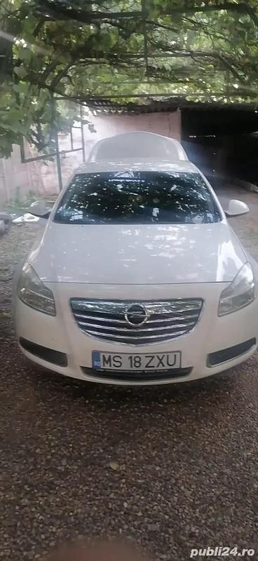 Alb Utilizat 2010 Opel Insignia Berlinǎ | 3.300 EUR (Preț OK) - Imagine 1/4