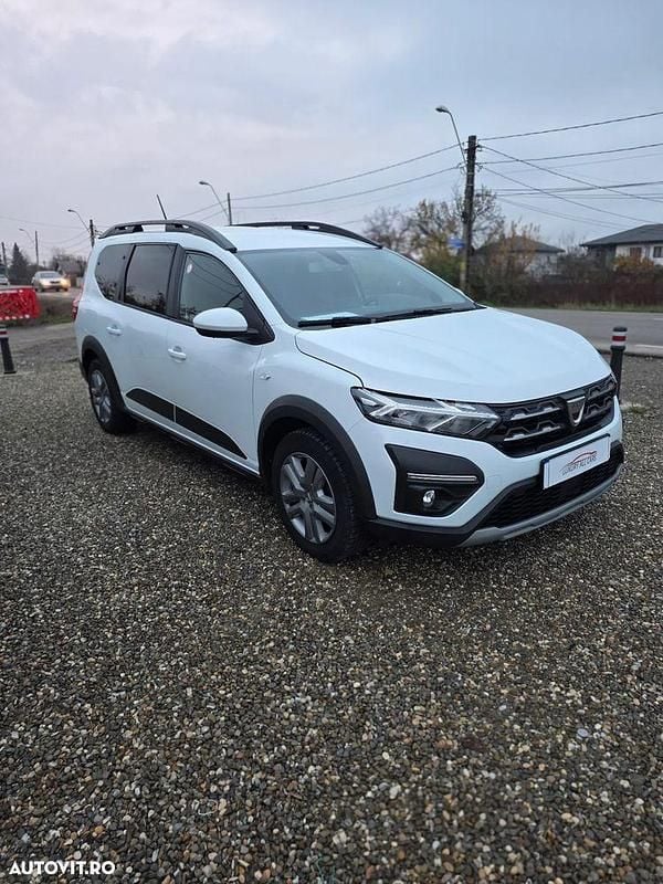 Second-hand Dacia Jogger Essentiel 110 CP (80 kW) 2022 Culoarealb Monovolum