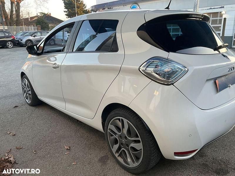 Second-hand Renault Zoe Intens 67 kW (92 CP) 2016 Culoarealb Hatchback