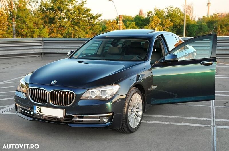 Second-hand BMW 740 Comfort Edition 313 CP (230 kW) 2013 Albastru Berlinǎ