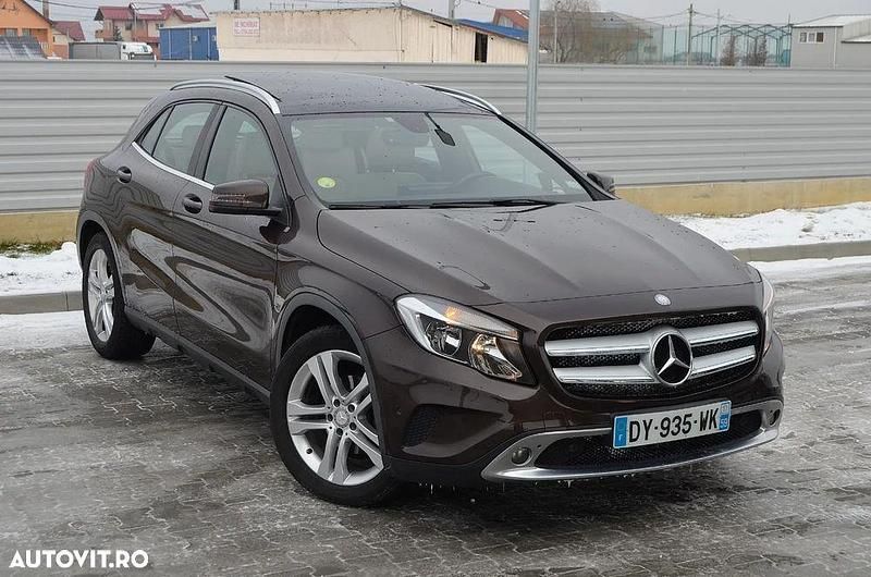 Second-hand Mercedes GLA200 Style 136 CP (100 kW) 2015 Culoaremaro SUV