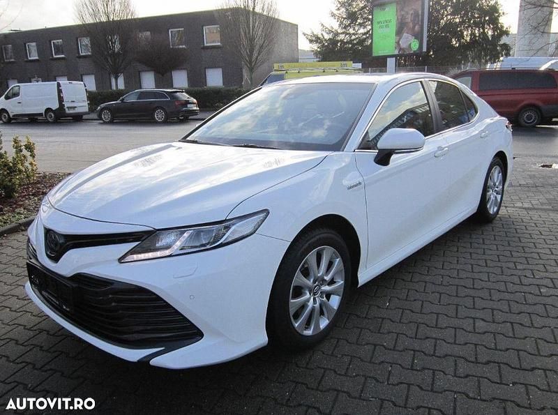 Second-hand Toyota Camry Executive 218 CP (160 kW) 2019 Culoarealb Berlinǎ
