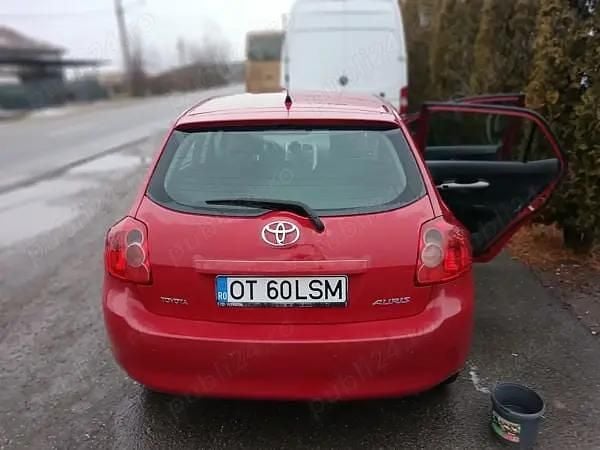 Rosu Second-hand 2009 Toyota Auris Hatchback | 1.700 EUR - Imagine 1/4