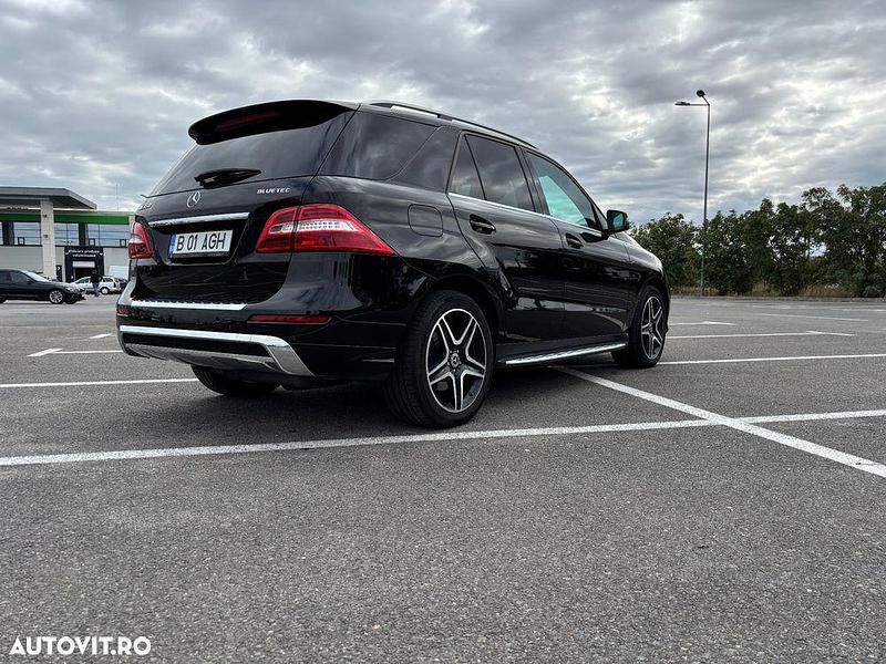 Culoarenegru Utilizat 2015 Mercedes ML350 SUV | 21.000 EUR (Preț OK) - Imagine 1/4