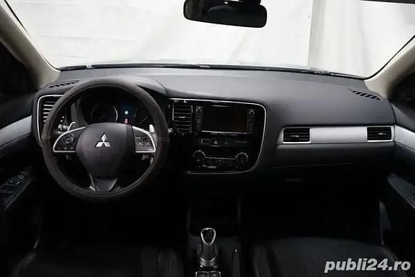 Second-hand Mitsubishi Outlander P-HEV 260 CP (191 kW) 2015 SUV