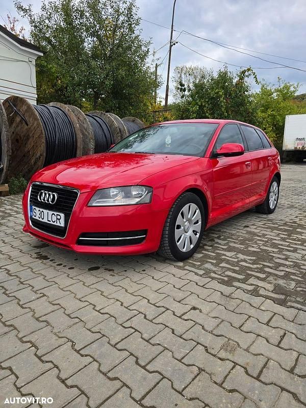 Culoarerosu Utilizat 2012 Audi A3 Sportback Attraction Hatchback | 5.600 EUR (Preț bun) - Imagine 1/4