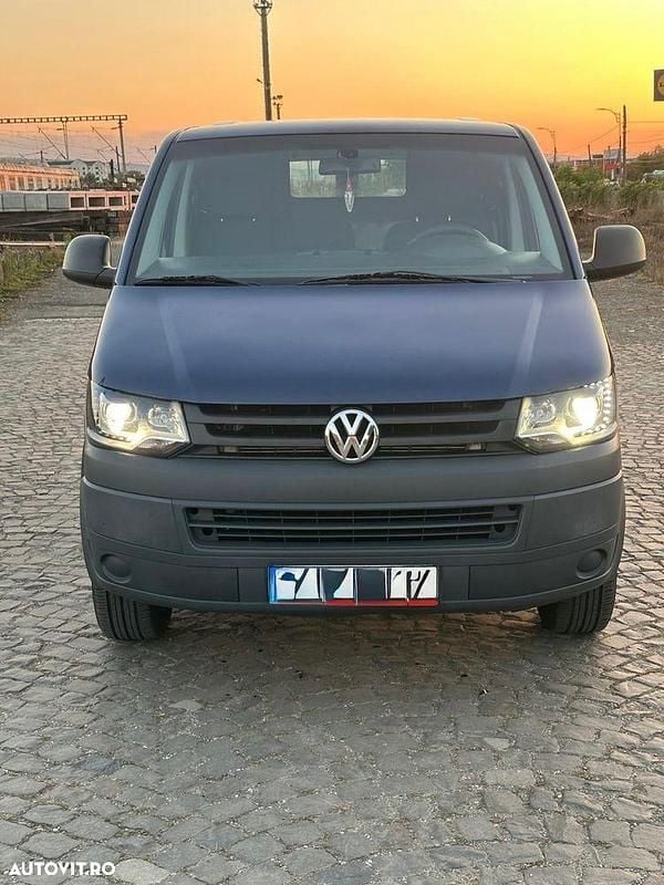 Culoarealbastru Utilizat 2013 VW T5 Van | 10.300 EUR (Super Preț) - Imagine 1/4