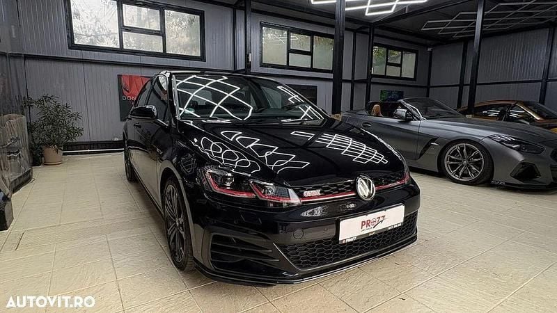 Second-hand VW Golf VIII GTI 245 CP (180 kW) 2020 Culoarenegru Hatchback