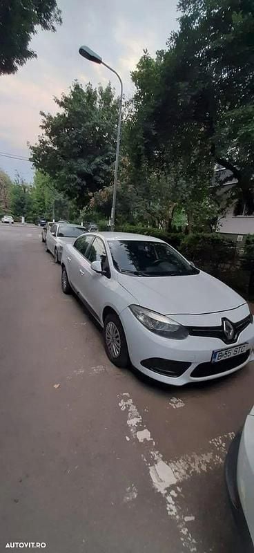 Culoarealb Utilizat 2013 Renault Fluence Authentique Berlinǎ | 3.900 EUR - Imagine 1/4
