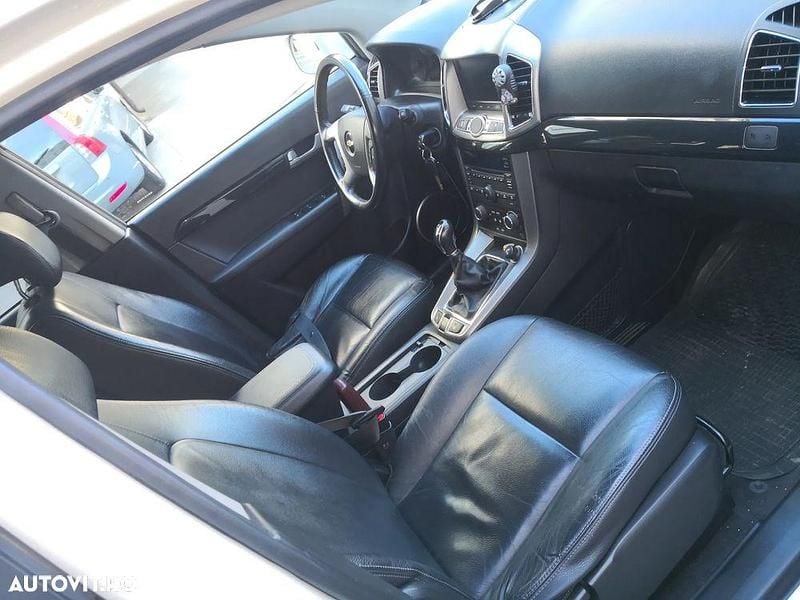Second-hand Chevrolet Captiva LT 163 CP (119 kW) 2011 Alb SUV