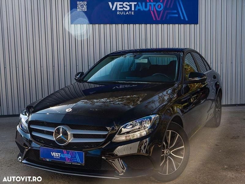 Culoarenegru Utilizat 2020 Mercedes C220 Berlinǎ | 26.499 EUR (Preț bun) - Imagine 1/4