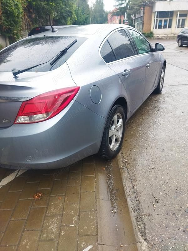 Gri Utilizat 2009 Opel Insignia Berlinǎ | 3.750 EUR (Puțin scump) - Imagine 1/4