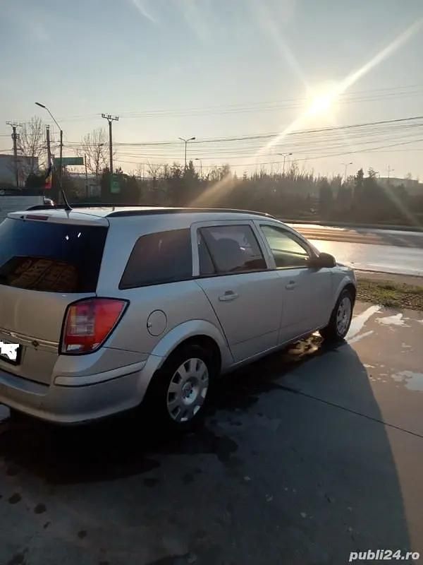 Utilizat 2011 Opel Astra Break | 2.200 EUR (Preț bun) - Imagine 1/4