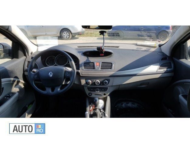 Second-hand Renault Mégane III 106 CP (77 kW) 2010 Alb Hatchback