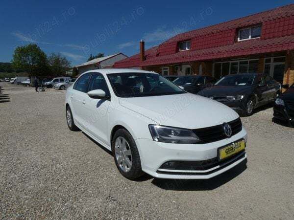 Alb Utilizat 2016 VW Jetta Trendline Berlinǎ | 8.990 EUR (Preț OK) - Imagine 1/4