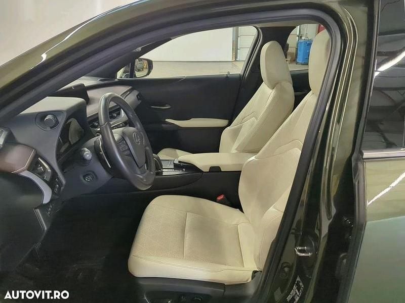 Second-hand Lexus UX 300e 150 kW (204 CP) 2022 Culoareverde SUV