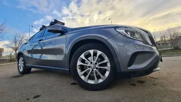 Gri Utilizat 2016 Mercedes GLA200 SUV | 16.000 EUR (Preț bun) - Imagine 1/4