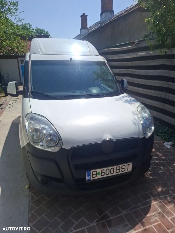 Alb Utilizat 2013 Fiat Doblò Active Monovolum | 2.200 EUR (Super Preț) - Imagine 1/4