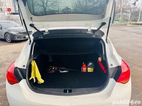 Second-hand Opel Astra 140 CP (102 kW) 2011 Alb Hatchback