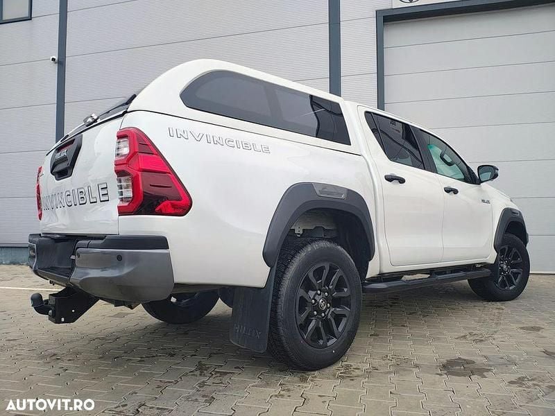 Second-hand Toyota HiLux 204 CP (150 kW) 2022 Culoarealb Pickup