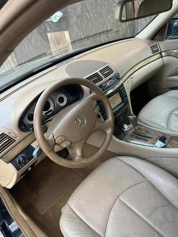 Utilizat 2008 Mercedes 300 Berlinǎ | 7.200 EUR - Imagine 1/4