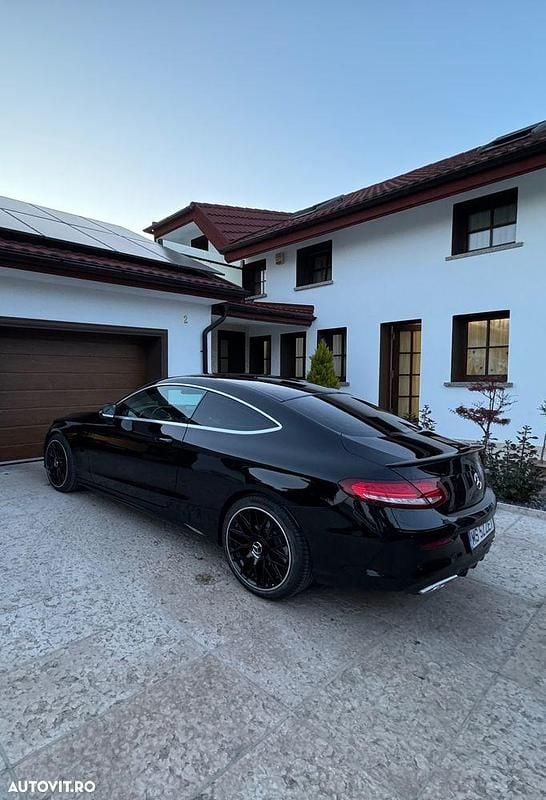 Second-hand Mercedes C220 AMG line 170 CP (125 kW) 2017 Culoarenegru Coupe