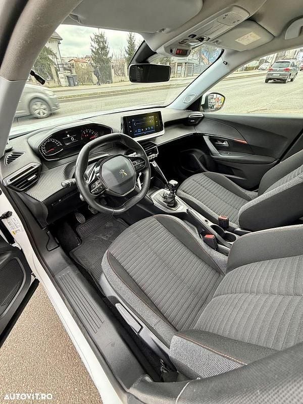 Second-hand Peugeot 2008 Active 100 CP (73 kW) 2020 Culoarealb SUV