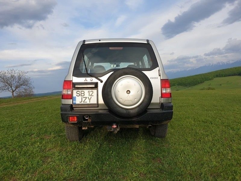 Second-hand Mitsubishi Pajero 130 CP (95 kW) 2001 Gri SUV