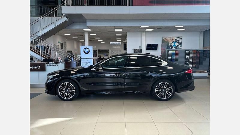 Second-hand BMW 540 Comfort Edition 286 CP (210 kW) 2025 Black sapphire metallic metalizat Berlinǎ