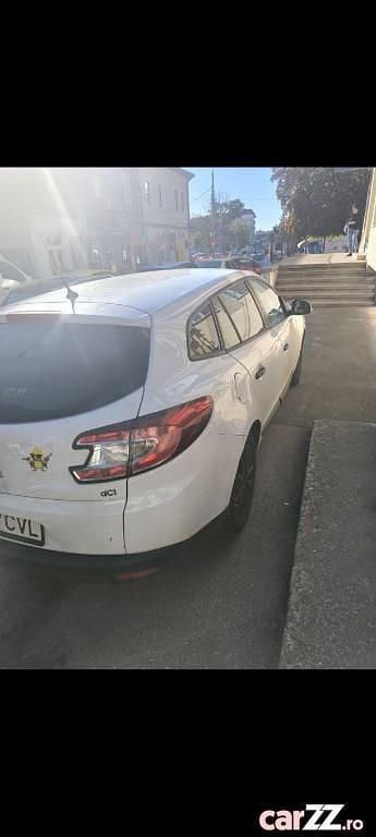 Utilizat 2011 Renault Mégane III | 2.699 EUR (Preț bun) - Imagine 1/3