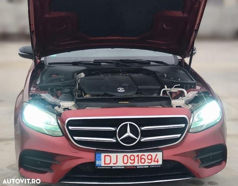 Second-hand Mercedes E200 AMG line 150 CP (110 kW) 2019 Culoarerosu Hatchback