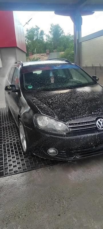 Negru Second-hand 2011 VW Golf VI Hatchback | 4.000 EUR (Preț bun) - Imagine 1/4