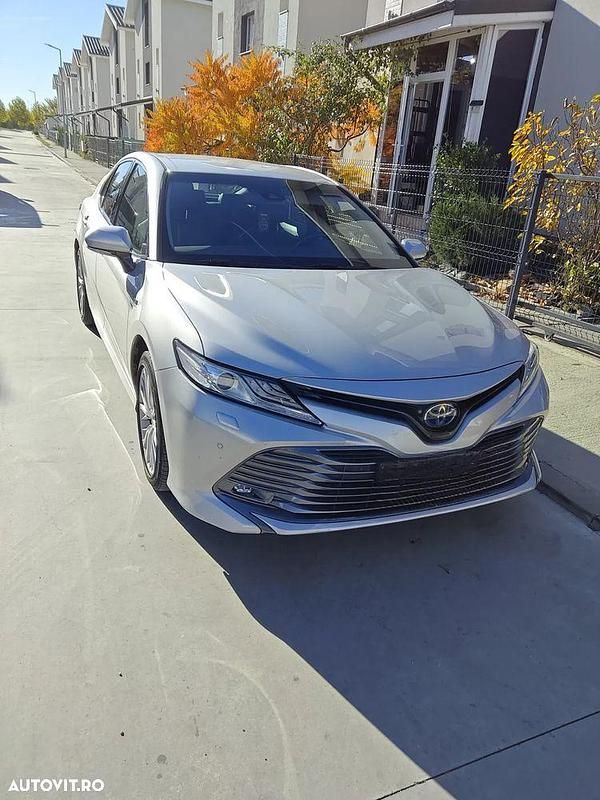 Second-hand Toyota Camry 218 CP (160 kW) 2019 Culoareargint Berlinǎ