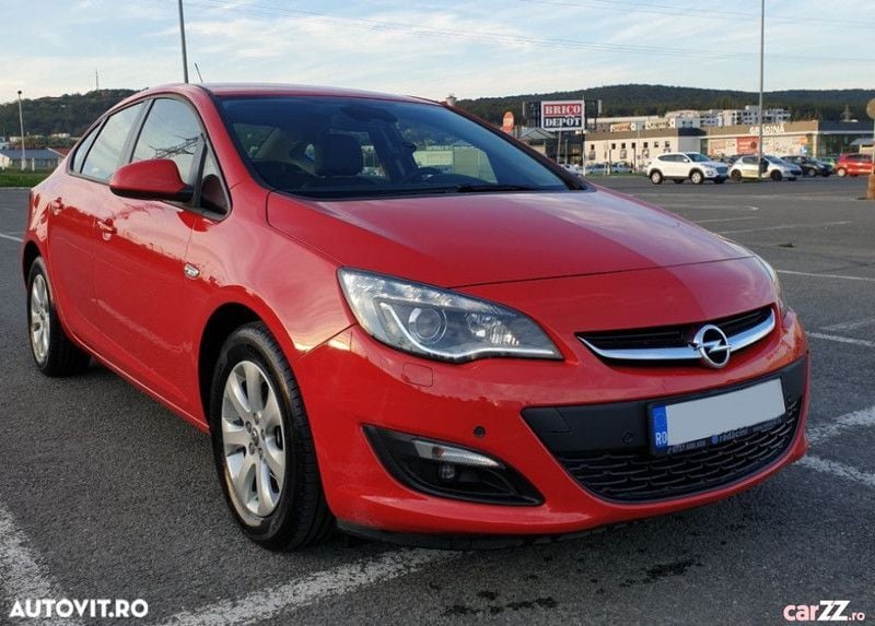 Second-hand Opel Astra Enjoy 140 CP (102 kW) 2018 Rosu Berlinǎ