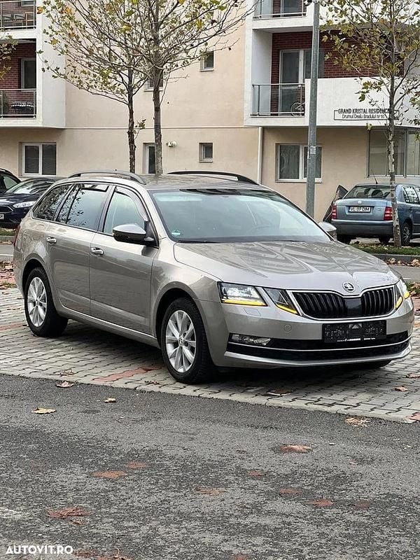 Culoarebej Utilizat 2019 Skoda Octavia Clever Break | 12.490 EUR (Preț bun) - Imagine 1/4