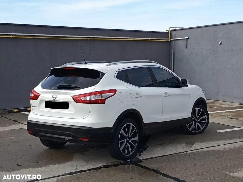 Second-hand Nissan Qashqai 130 CP (95 kW) 2015 Culoarealb SUV