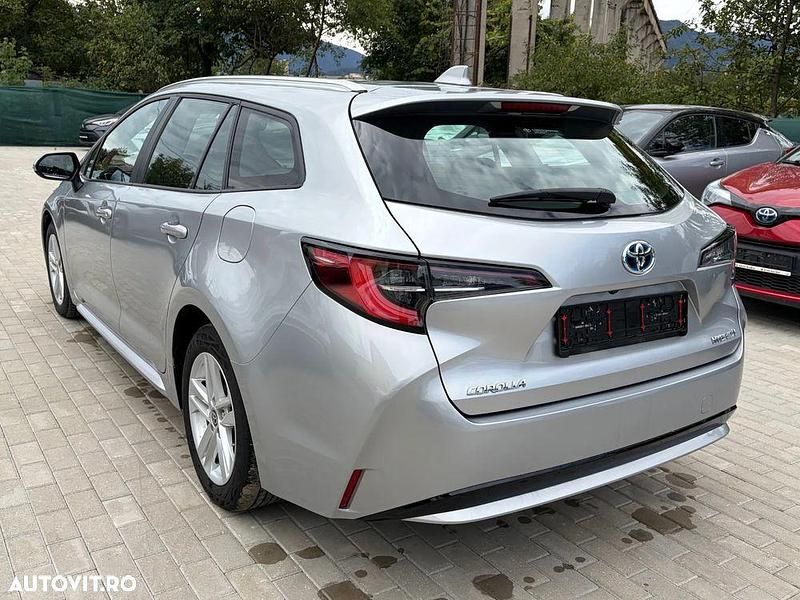 Second-hand Toyota Corolla 122 CP (89 kW) 2022 Culoareargint Break