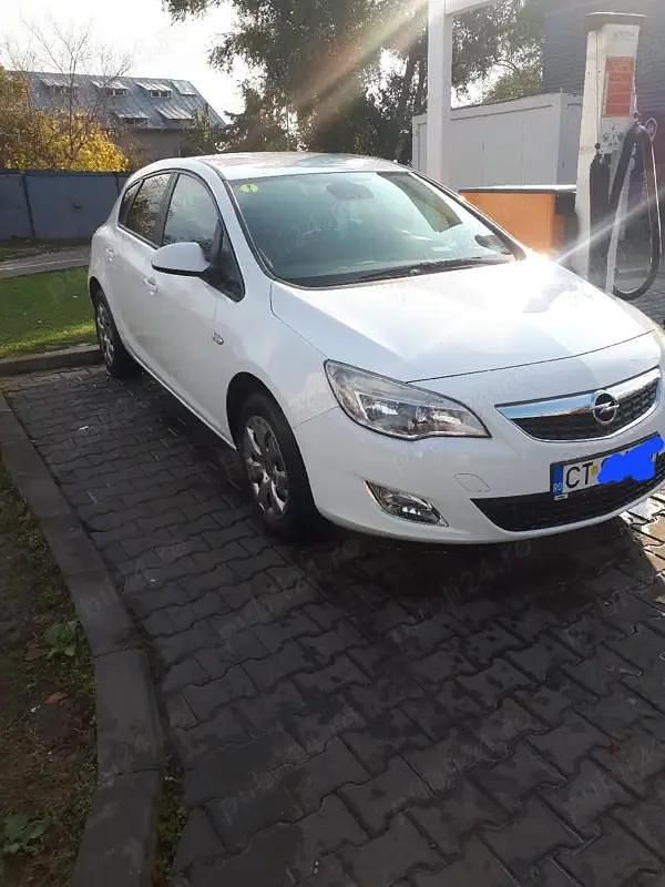 Second-hand Opel Astra 101 CP (74 kW) 2011 Hatchback